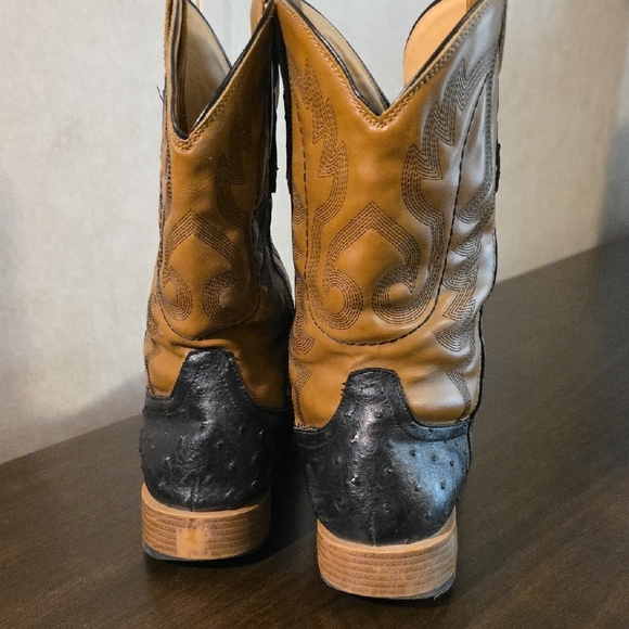 Black and Tan Western Cowboy Boots - Picture 2 of 4